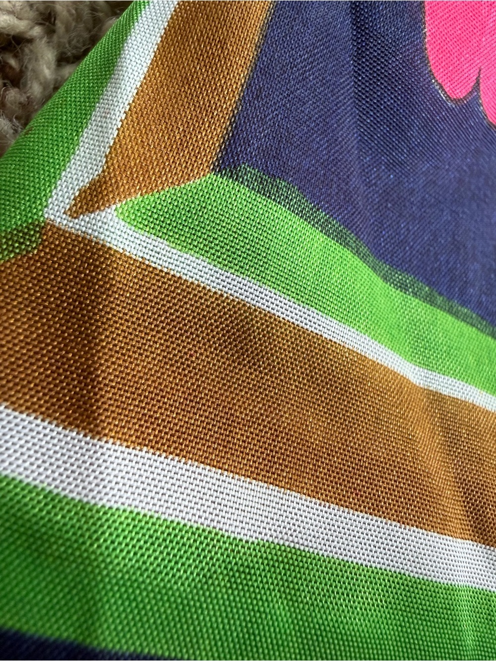 Vintage 70s -Mod Silk Scarf “Flower Power” Daisy Print -Hand Rolled - Picture 7 of 8